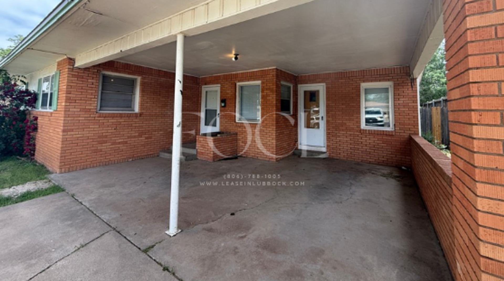 Large 3/2 with 2 living areas – photo 1