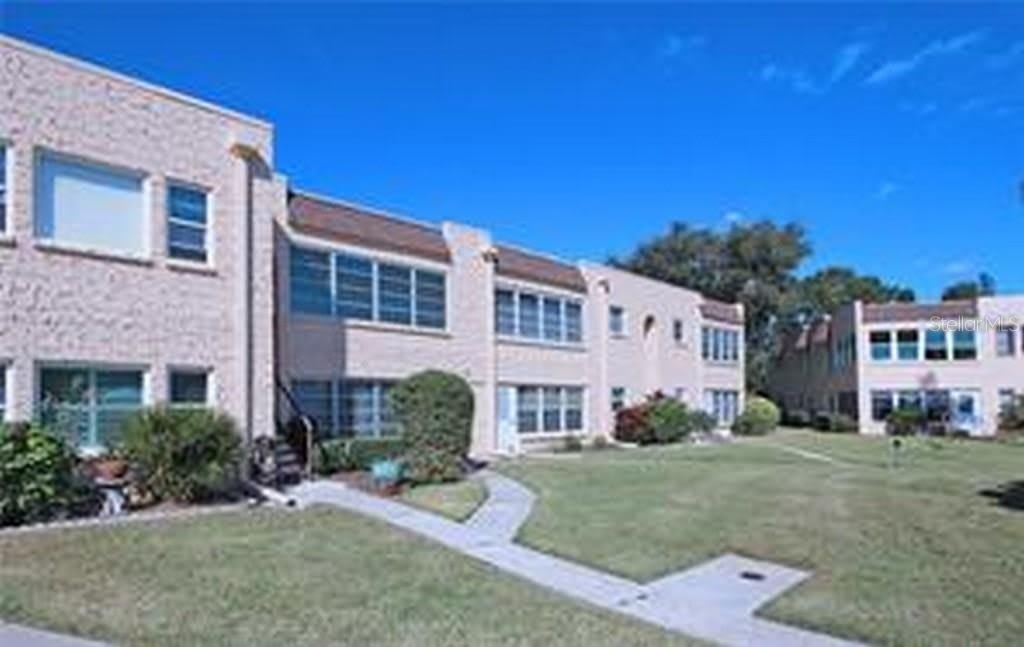 221 CEDARWOOD Circle – photo 2