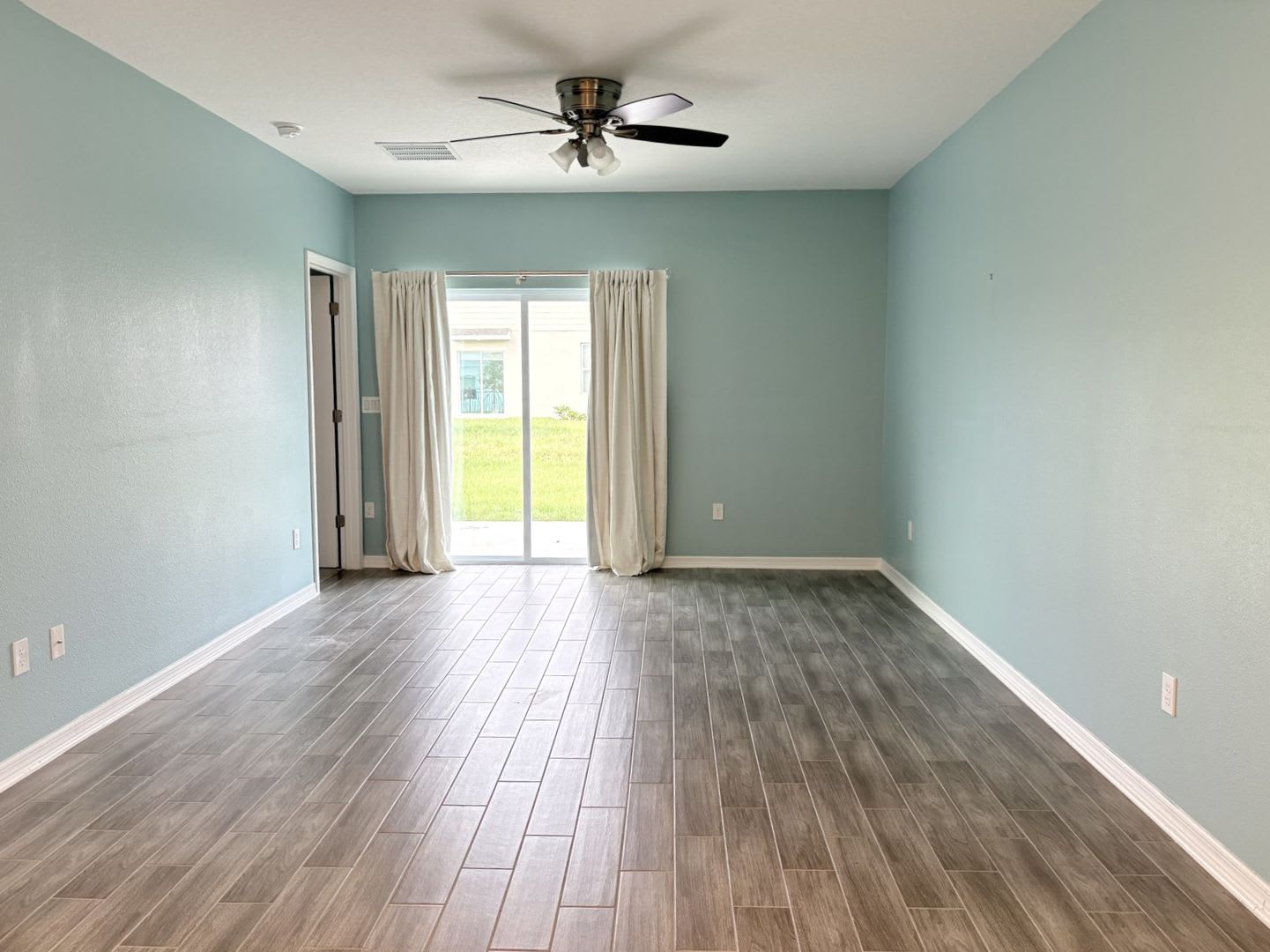 Gorgeous Nearly New 3 Bedroom Home in The Preserve at LPGA! – photo 5