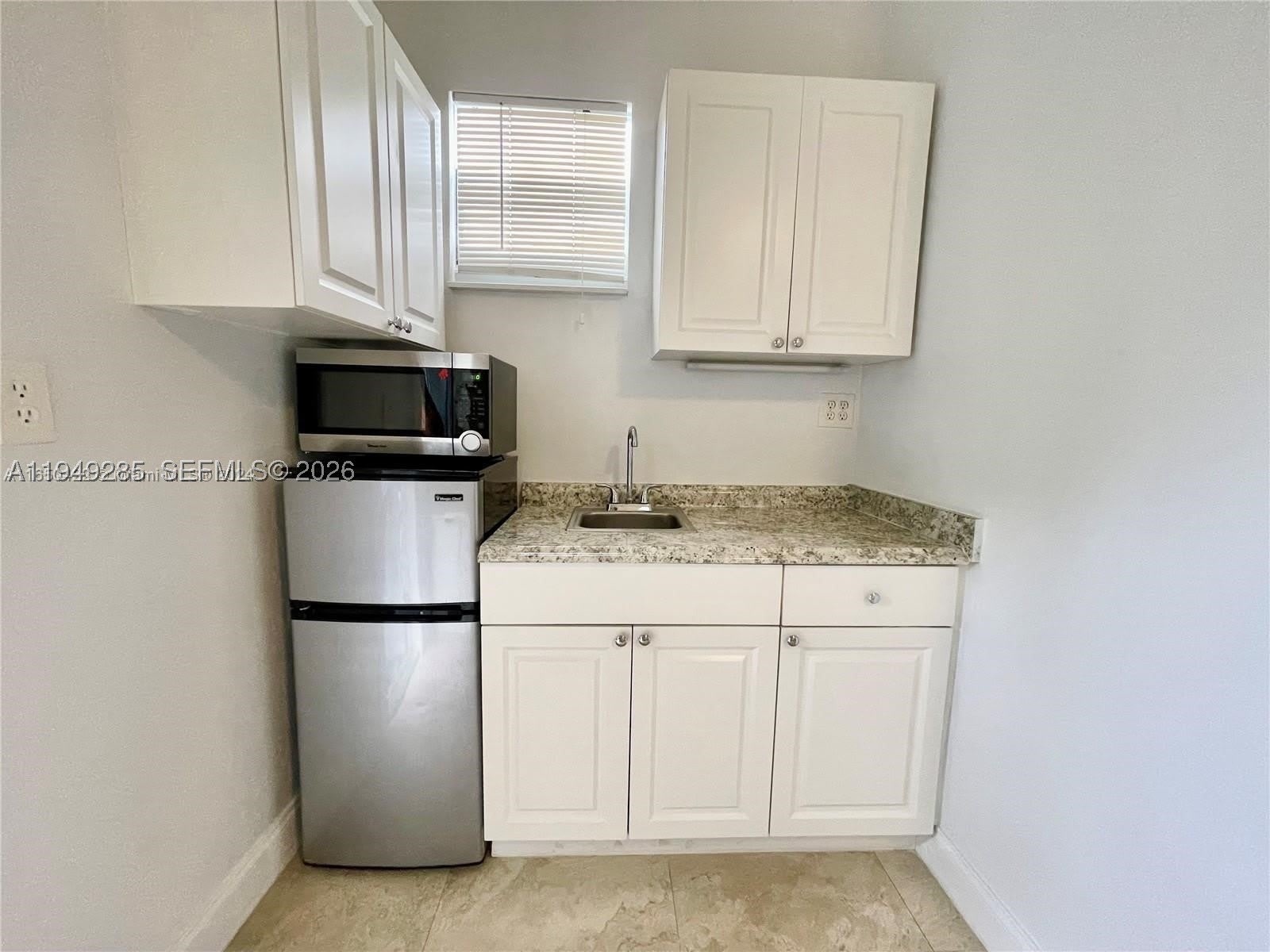 712 SW 5th Ct – photo 2