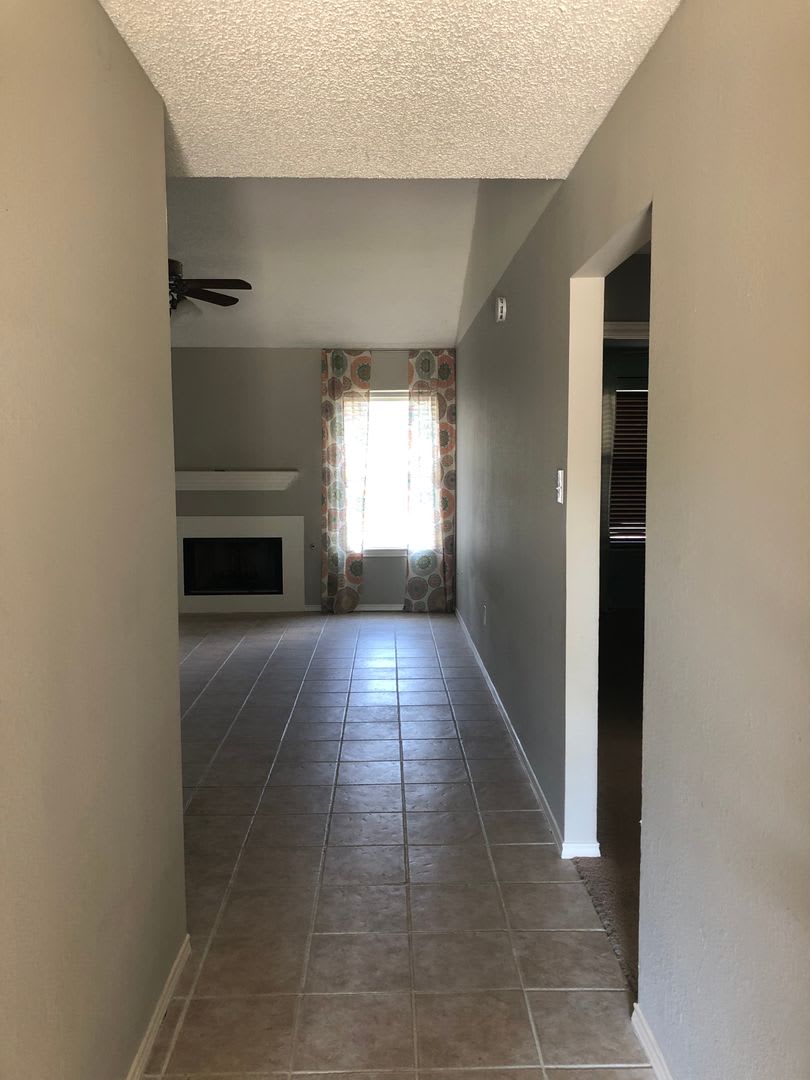 Adorable 3 Bedroom/ 2 Bath – photo 2