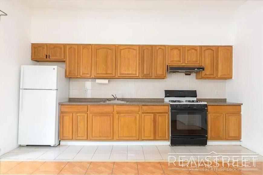 39 Debevoise Street – photo 5