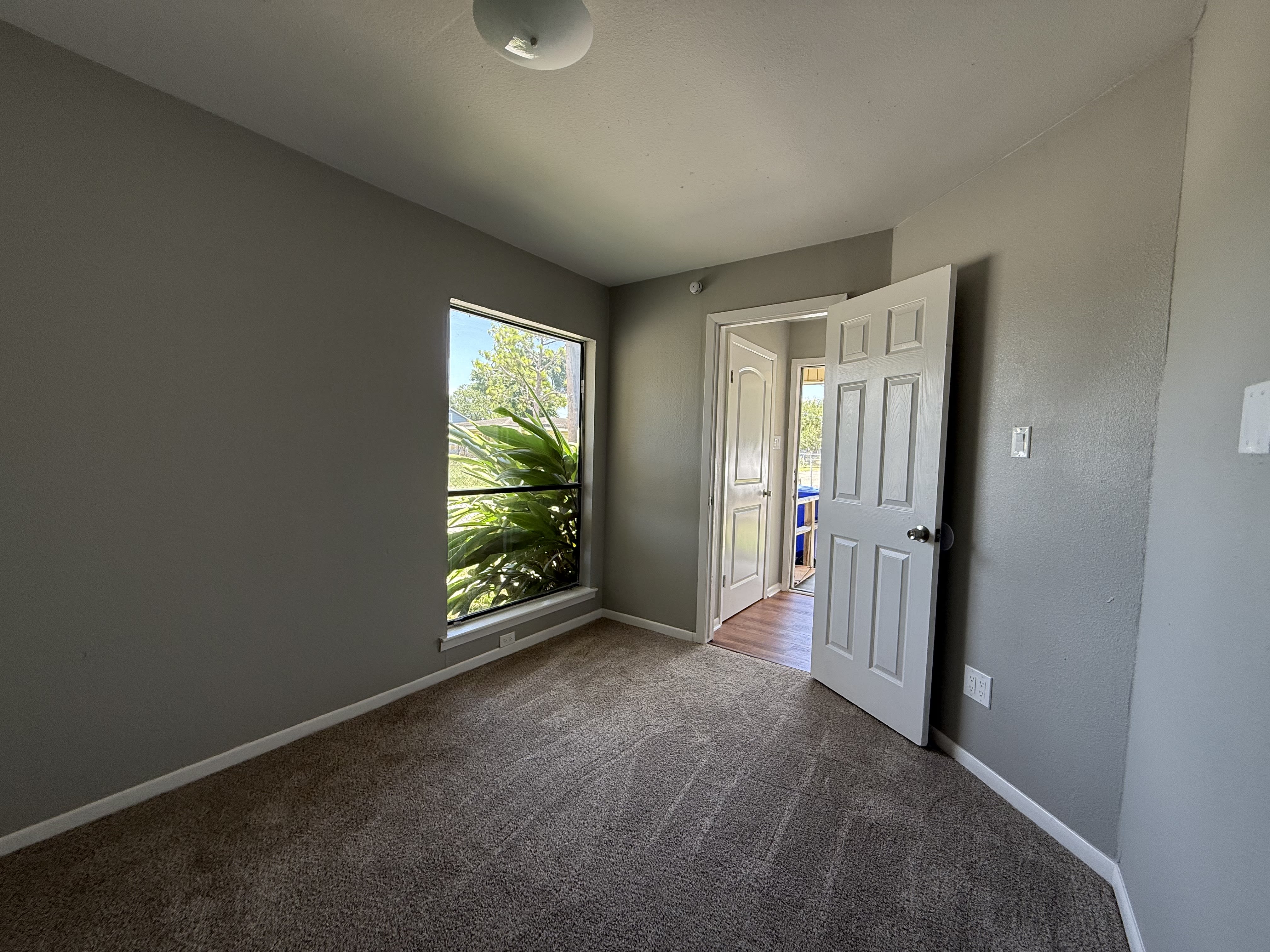 923 18th St – photo 3