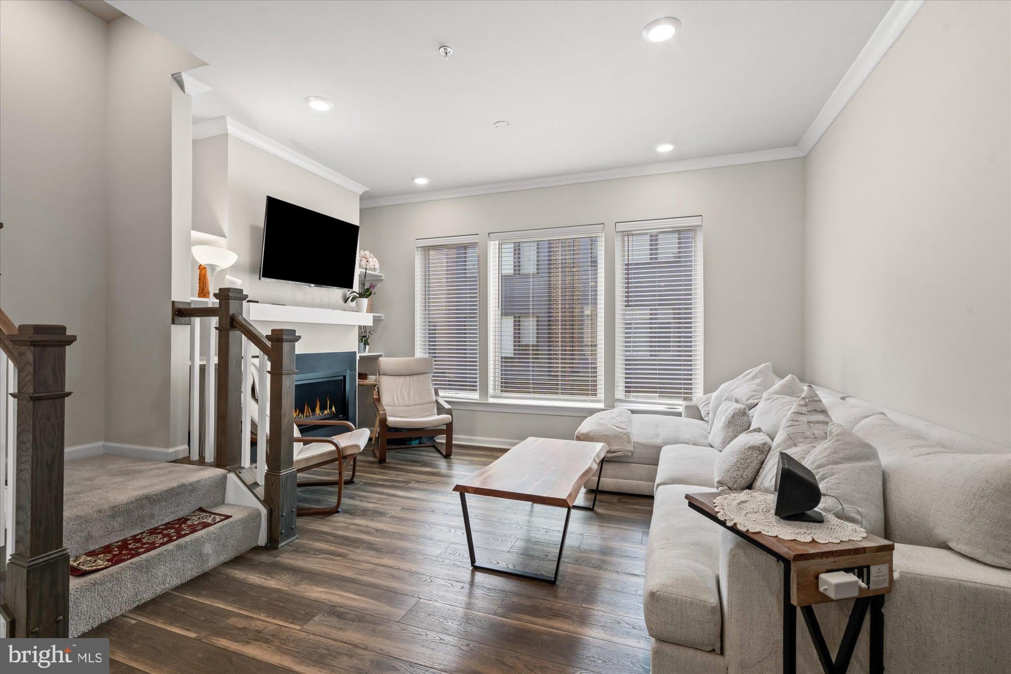 8156 TOMPKINS Street – photo 5