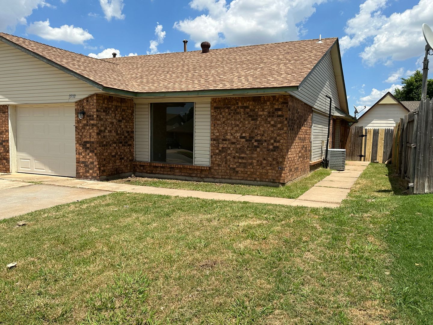 2 Bedroom 2 Bathroom 1 Car Garage (Council & SW 44th St) – photo 1
