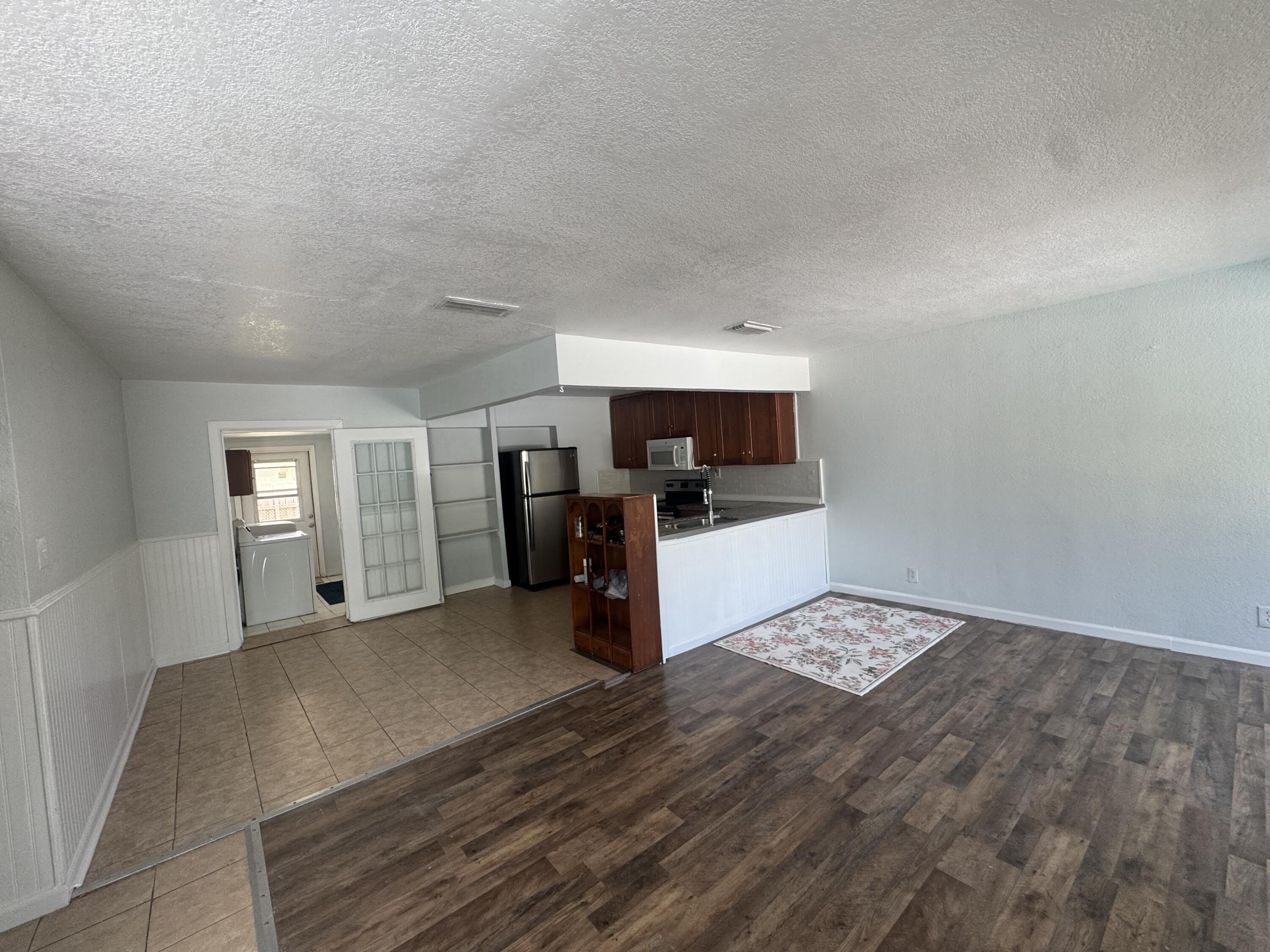 6101 NE 4TH Avenue – photo 3