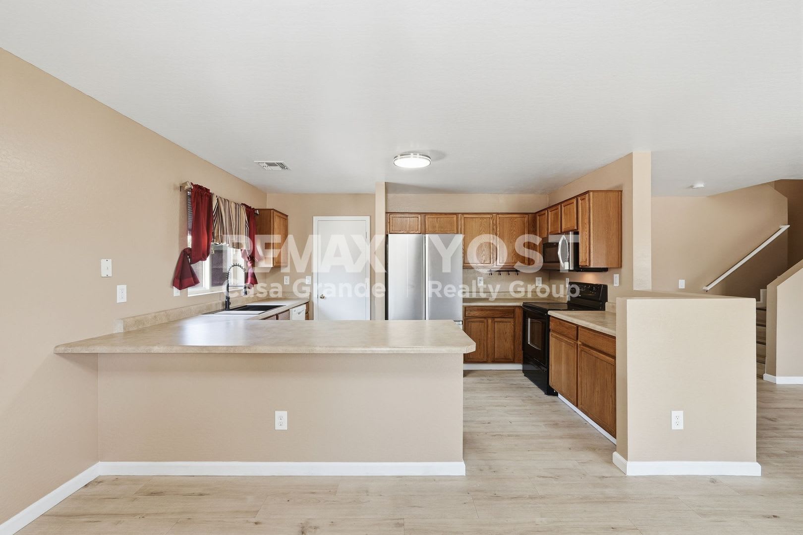 Bright Open Spaces & a Backyard You'll Love – photo 4
