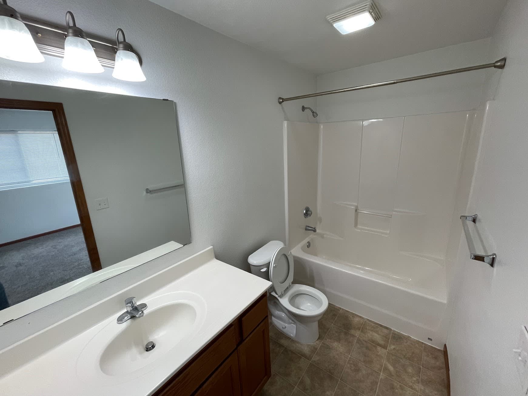 2517 16th Ave W Apt H – photo 5