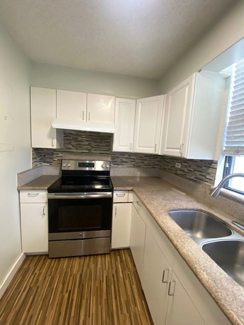 2 Bedroom 2 Bath 2 Pkg At The Sovereign – photo 2