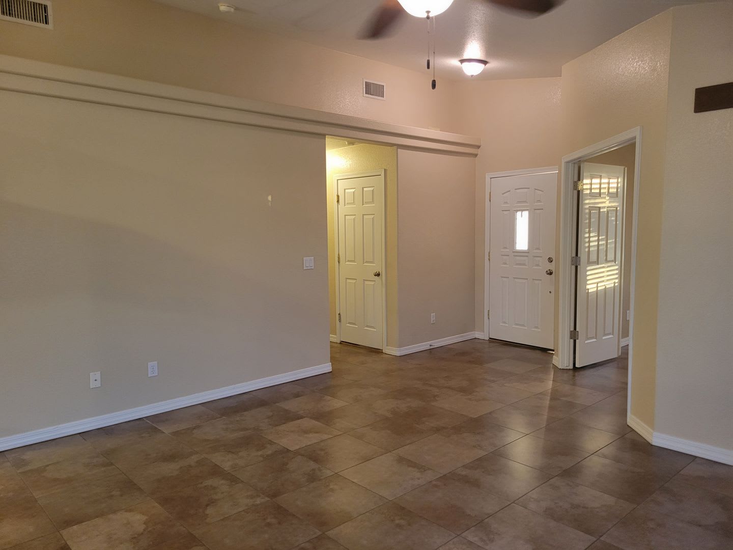 Available October!! Unfurnished Long Term – photo 4