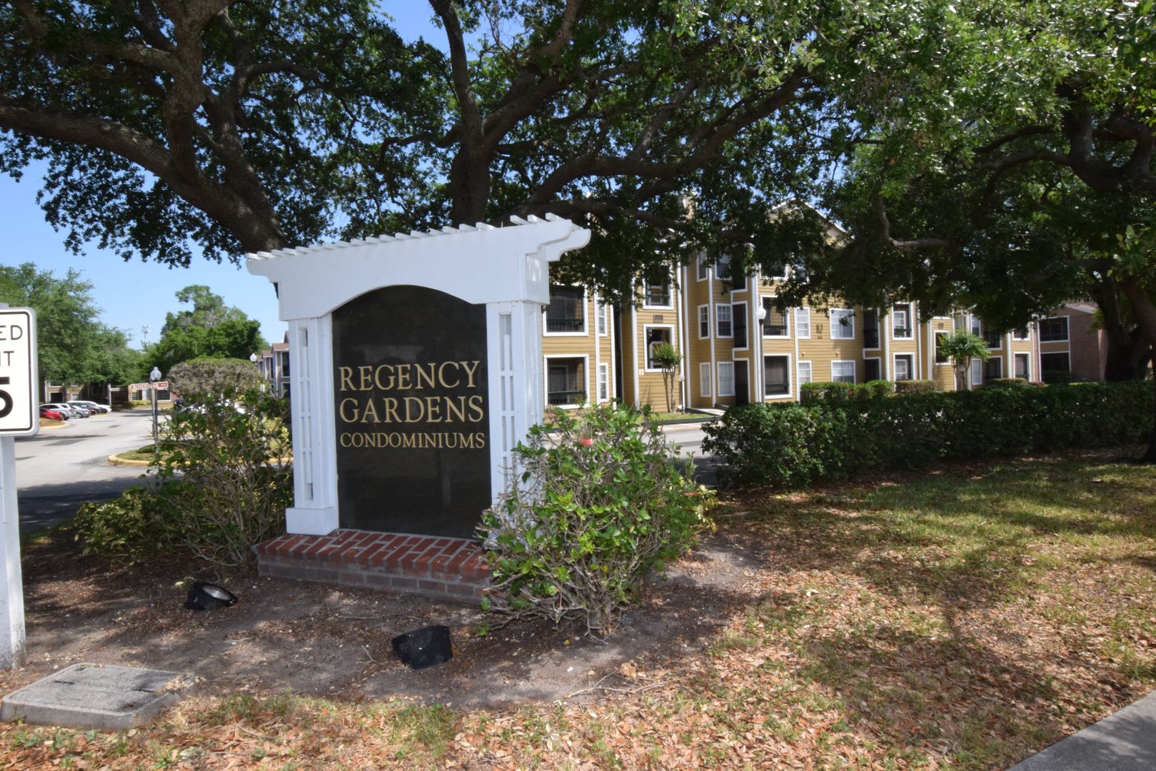 2 Bedroom, 1 Bath Condo for Rent at 5533 Chrishire Way #F201 Orlando, FL 32822 – photo 1