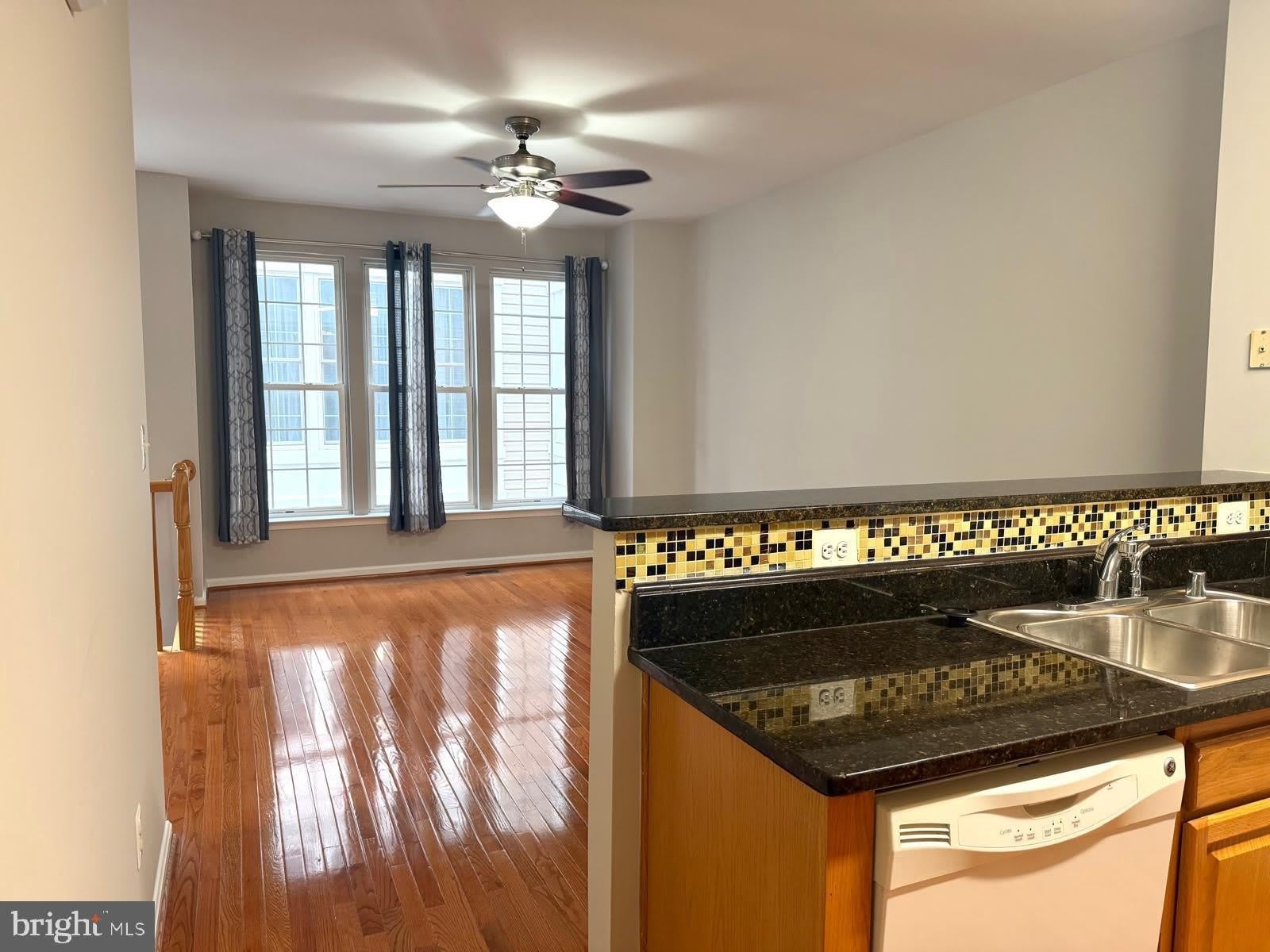 46190 WALPOLE Terrace – photo 5