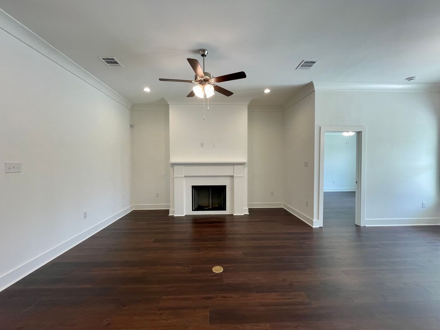 Must see home in Denham Springs on the lake!-$500 off first months rent with 30 day move in! – photo 4