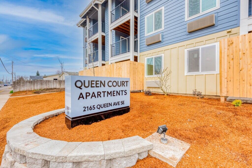 Queen Court Apartments – photo 2