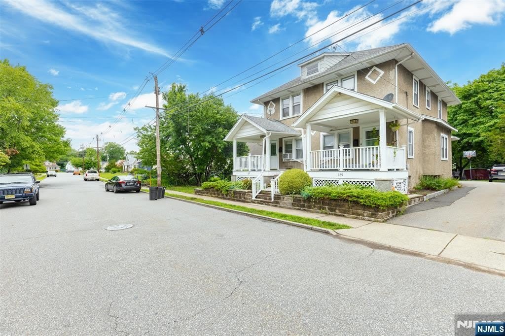 139 Van Avenue – photo 2