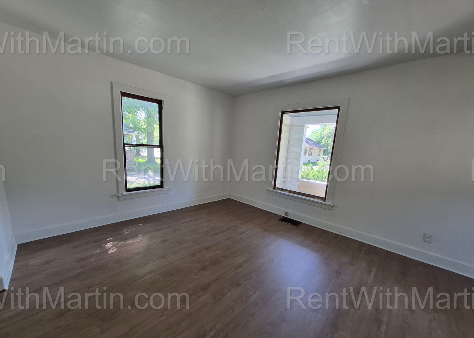 FOR RENT- 824 Logan Ave *PETS OK* *BUILD YOUR CREDIT* MOVE IN PROMO~~ SEC 8 ACCEPTED – photo 4