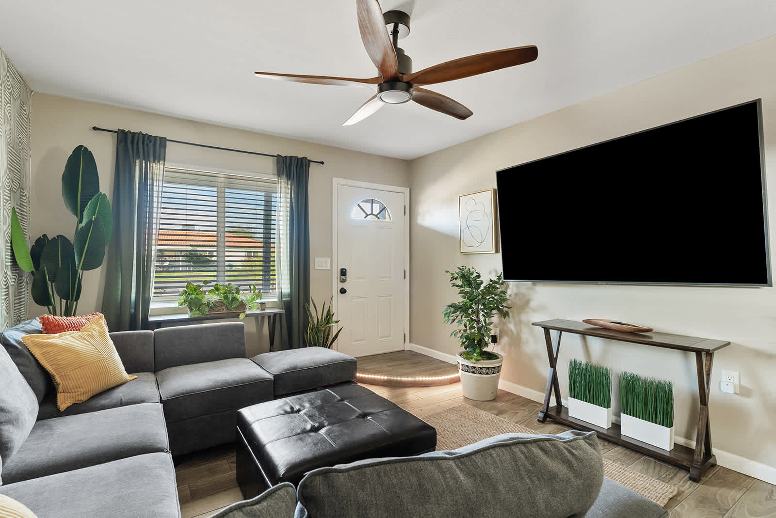 3231 East Cambridge Avenue – photo 5
