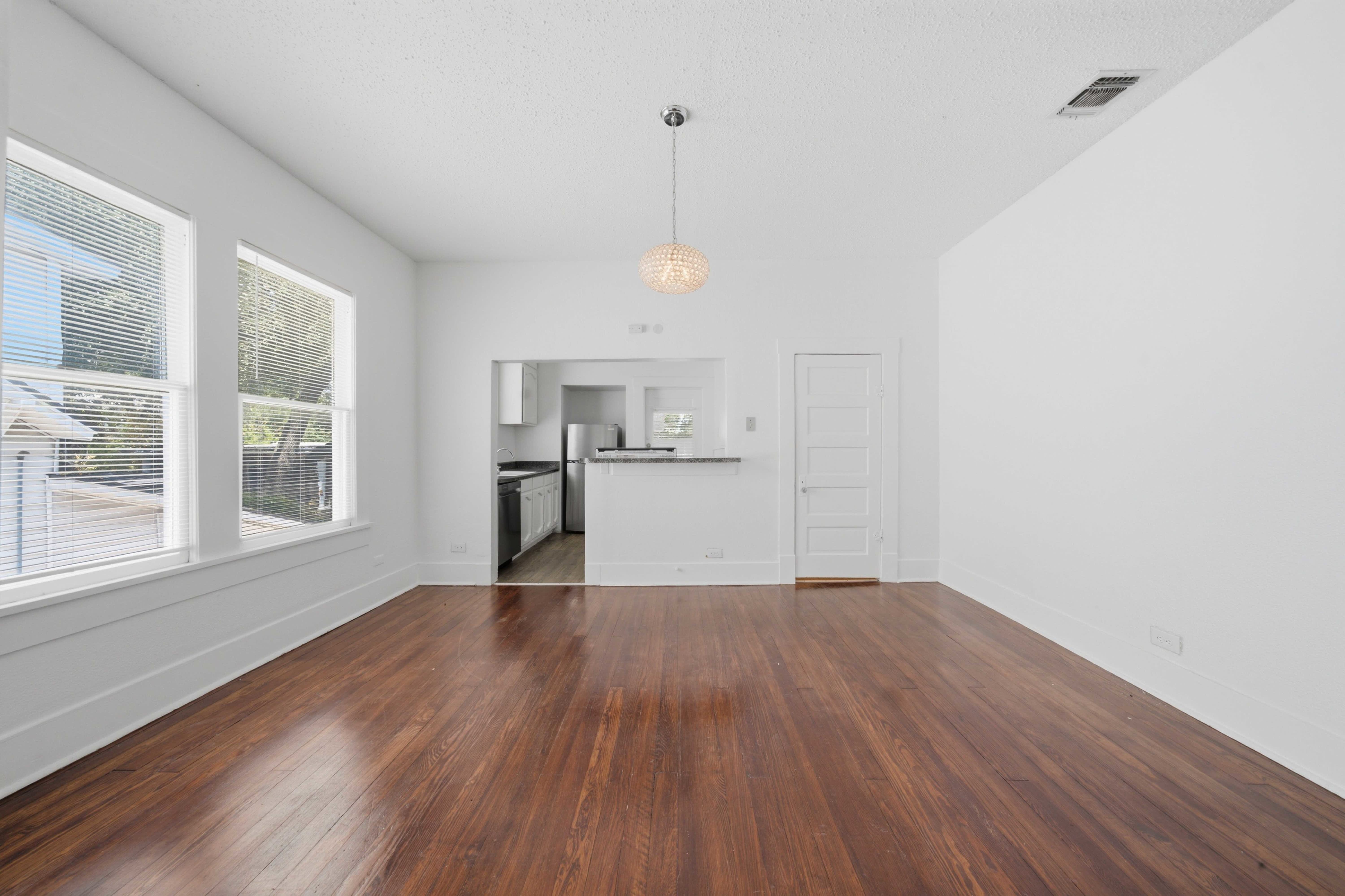 141 East Woodlawn Avenue – photo 2