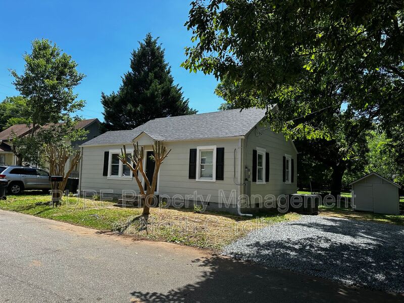 603 Robbins St – photo 2