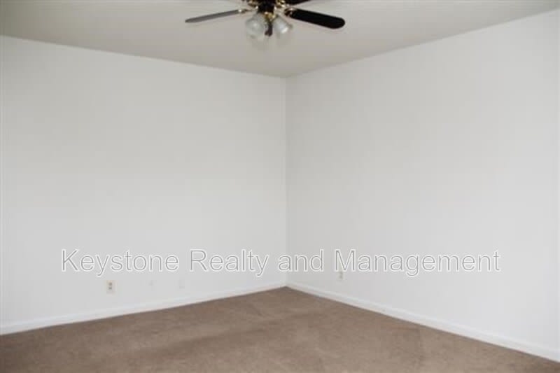1375 Thompsonville Lane – photo 2