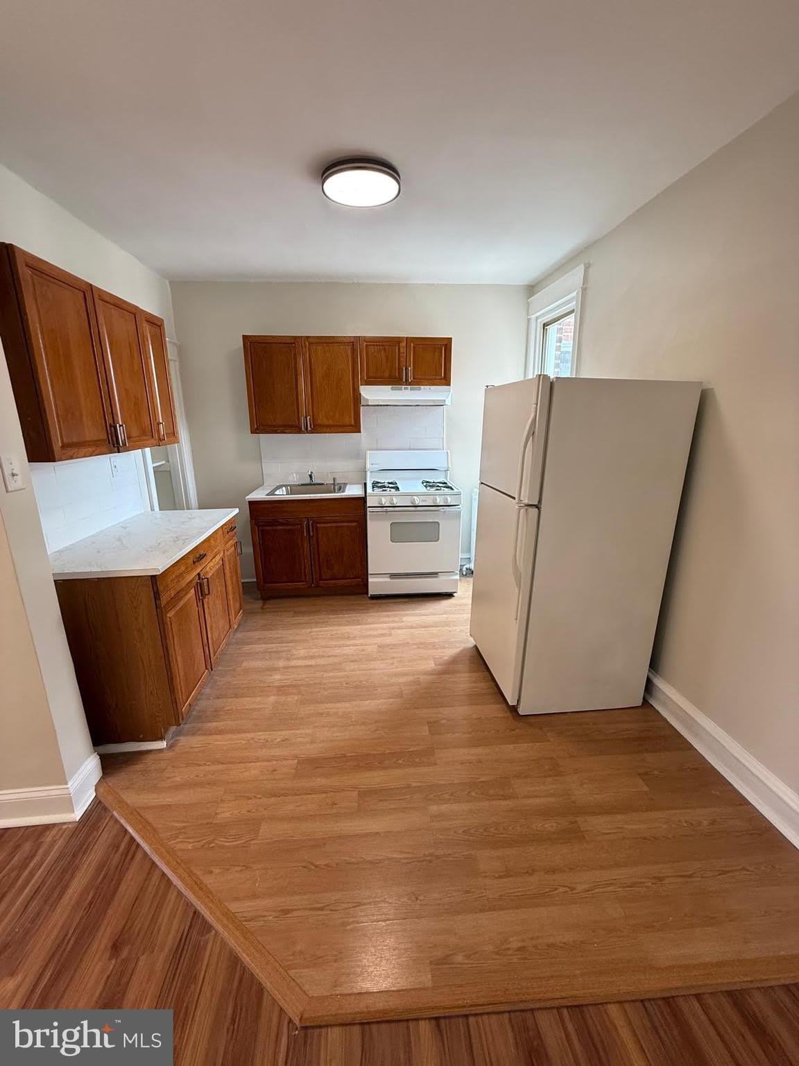 1330 E LUZERNE Street – photo 1