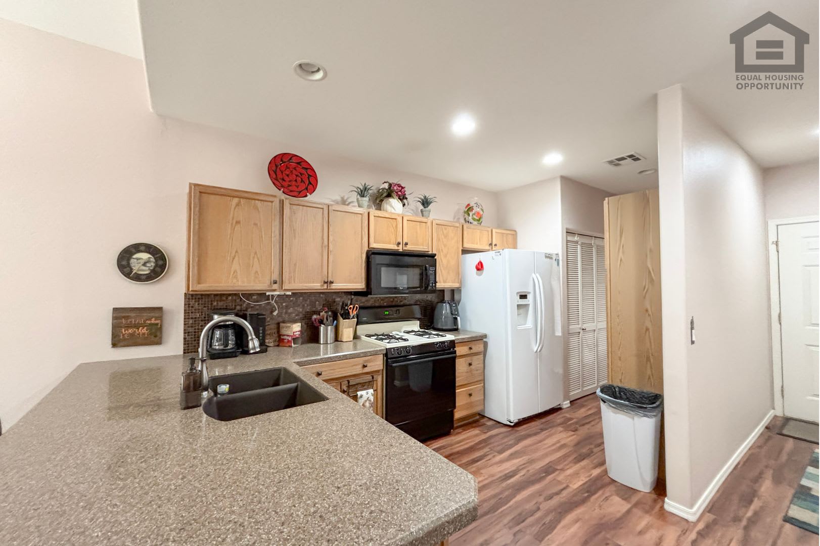 2Bed/2Bath Furnished Ground Floor Apartment at University/Sossaman! Move-In Ready on 11/05/2026! – photo 1