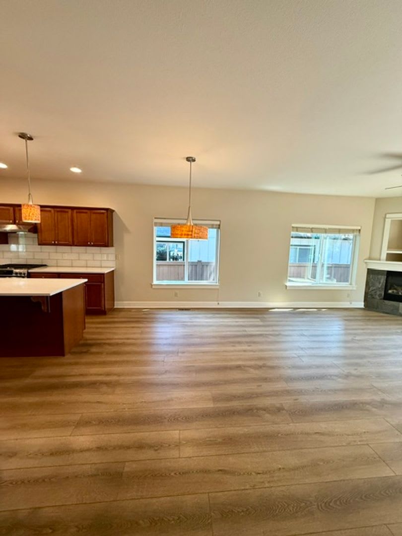 Spacious 2,232 Sq. Ft. 4 Bed, 3.5 Bath Home with Central A/C! – photo 5