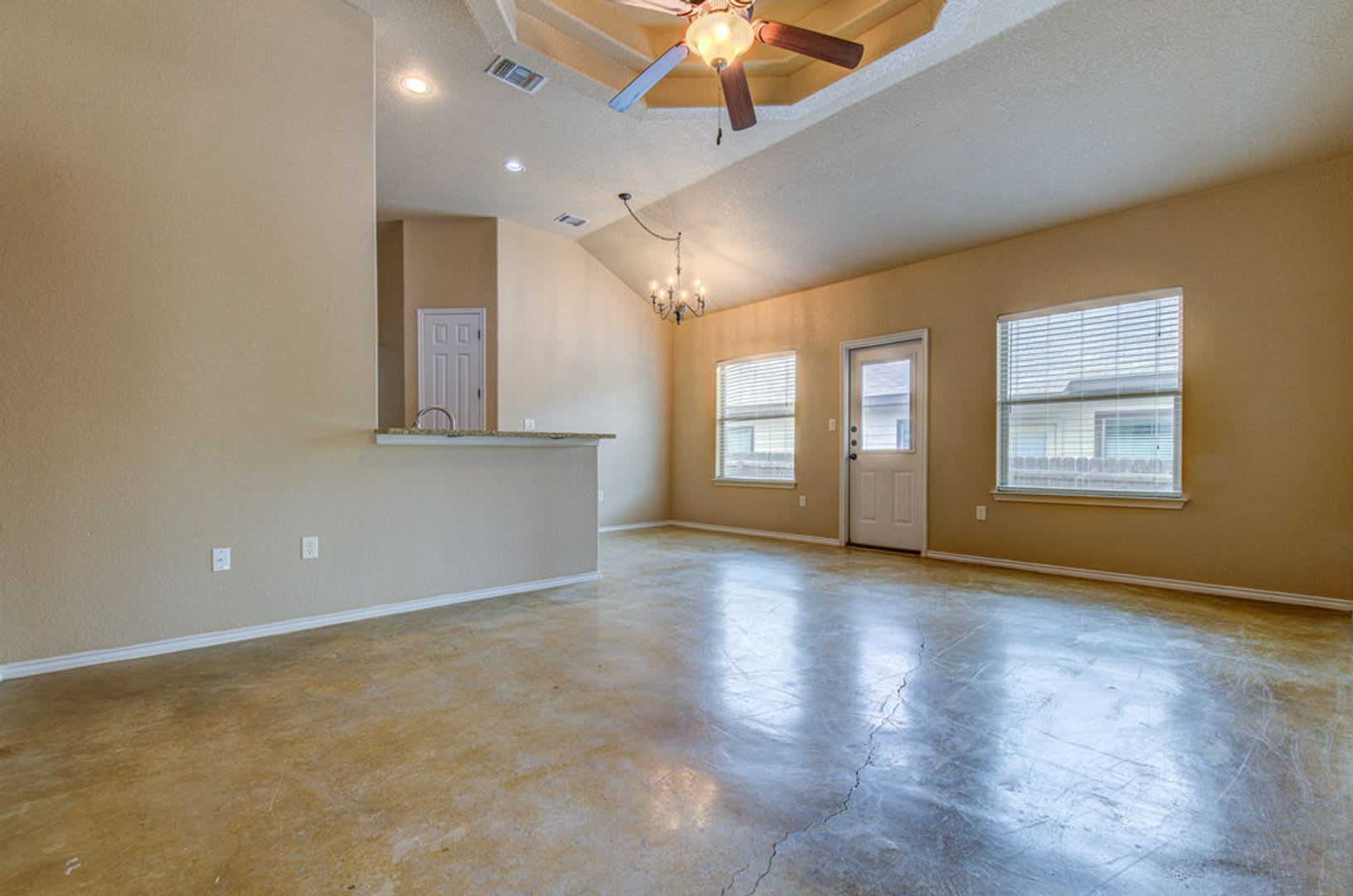 Nice 3 Bedroom Duplex located in New Braunfels! – photo 3