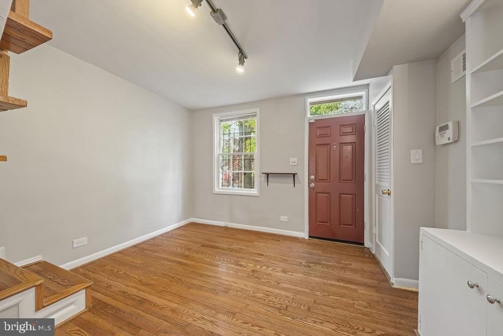 1124 C Street NE – photo 3