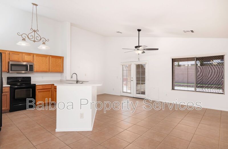 537 E Appaloosa Rd – photo 4