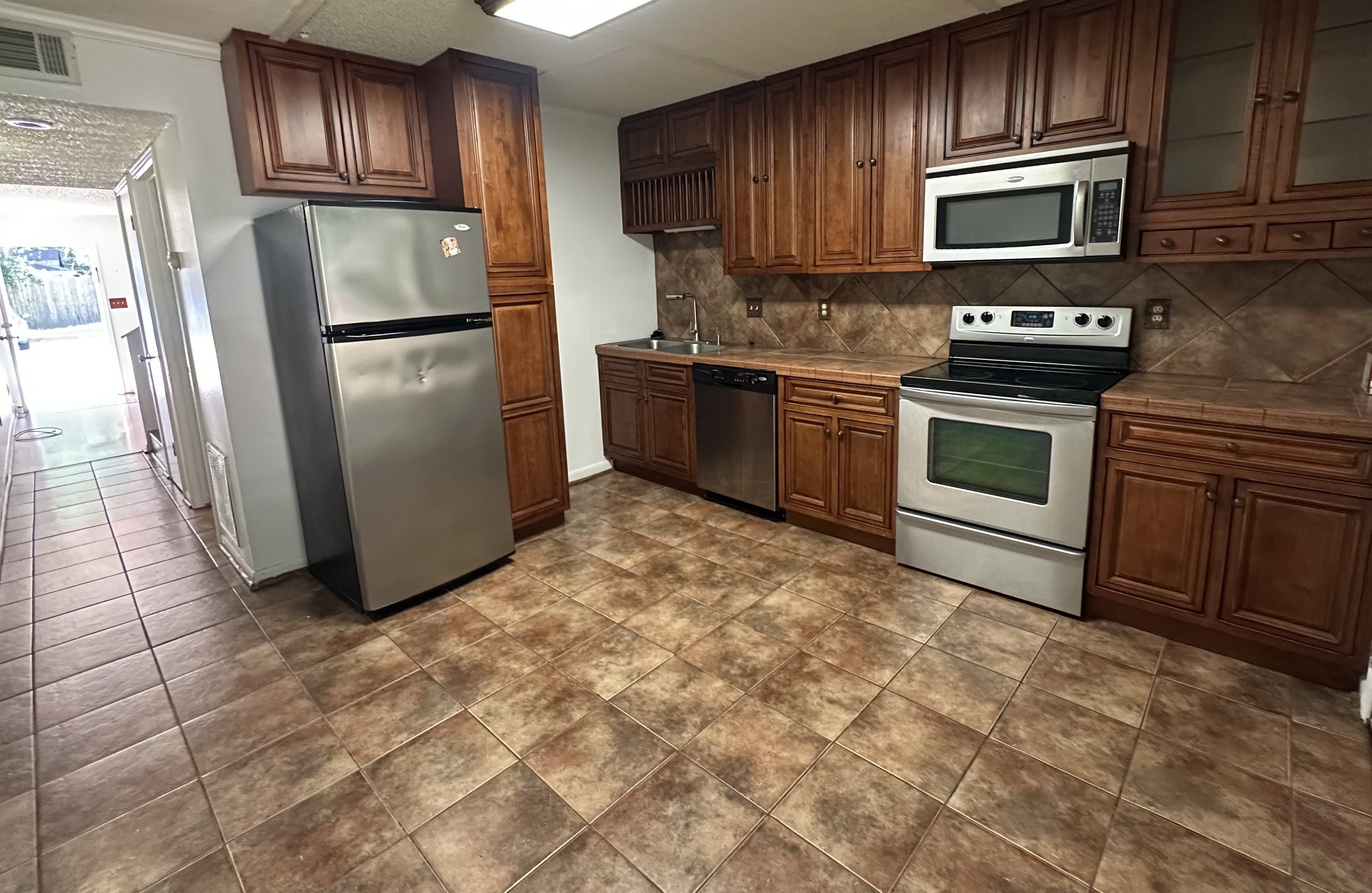 310 Ella St – photo 4