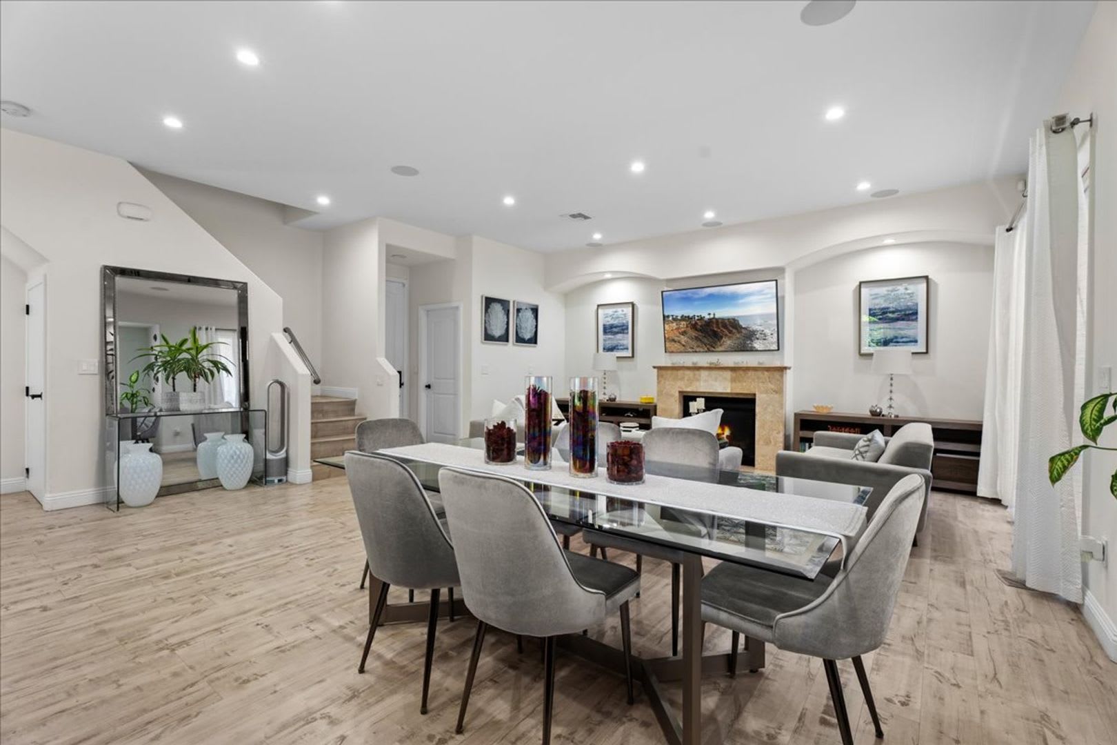 Spacious Tri Level Townhome In Valley Village – photo 3