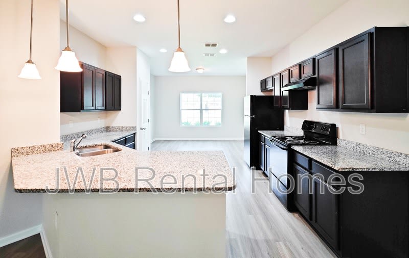 7104 Matthew St – photo 2