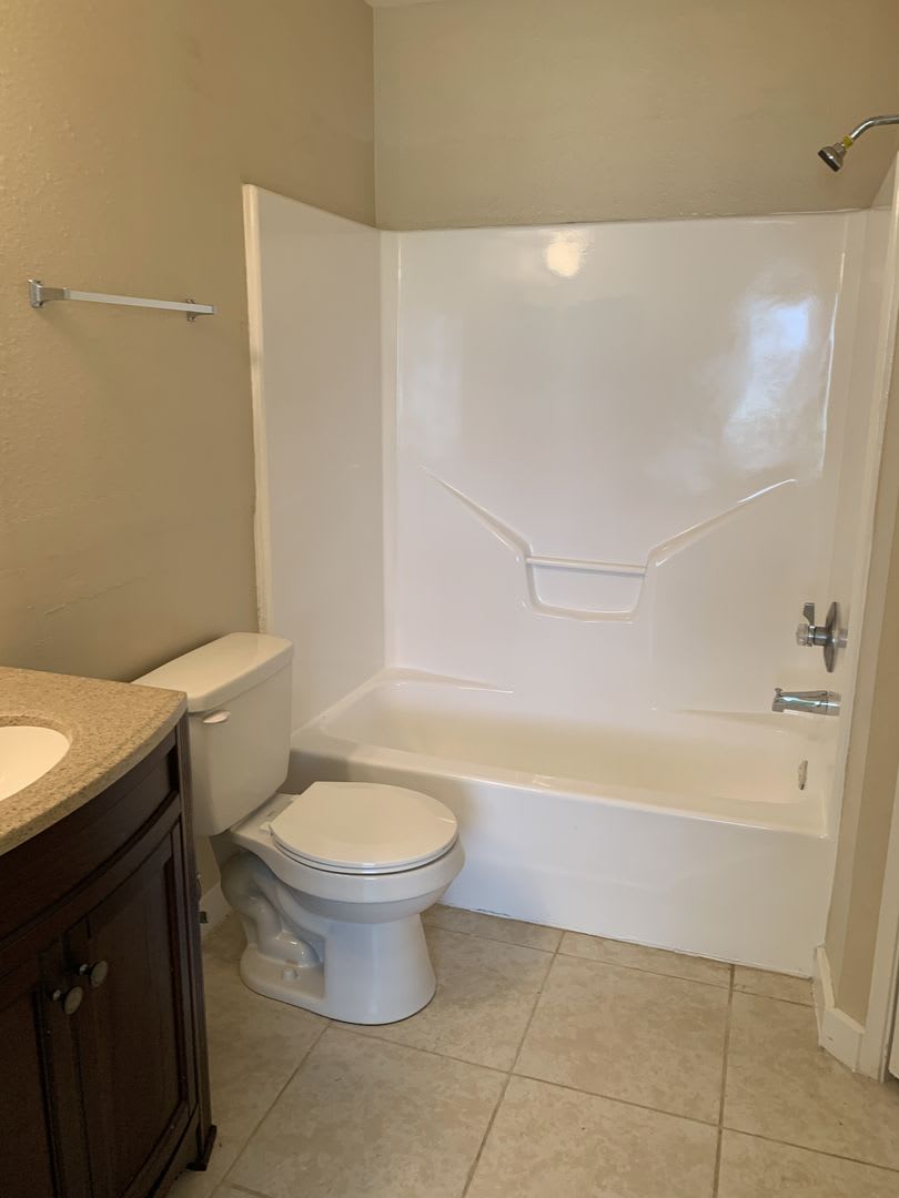 Newly Refreshed Spacious 2Bedrooms 2 Baths Duplex In Eagle Lake Tx – photo 5