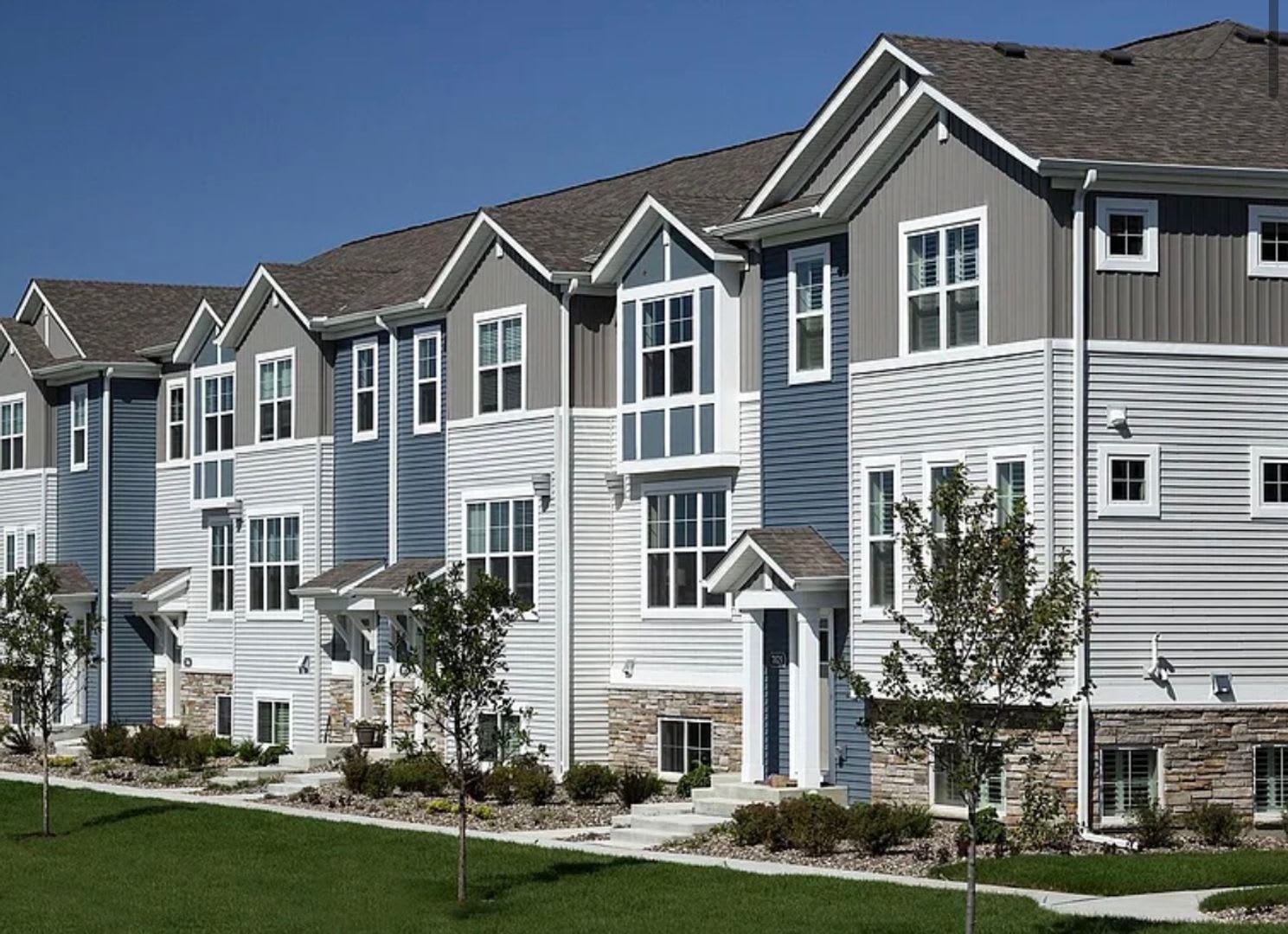 Fabulous 3BR/3BA Minnetrista Townhome Available 10/1! Some utilities included – photo 4
