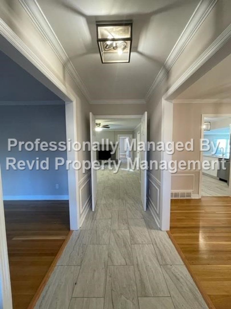 Elegant 4 Bedroom Home In The Heart Of East Memphis – photo 4