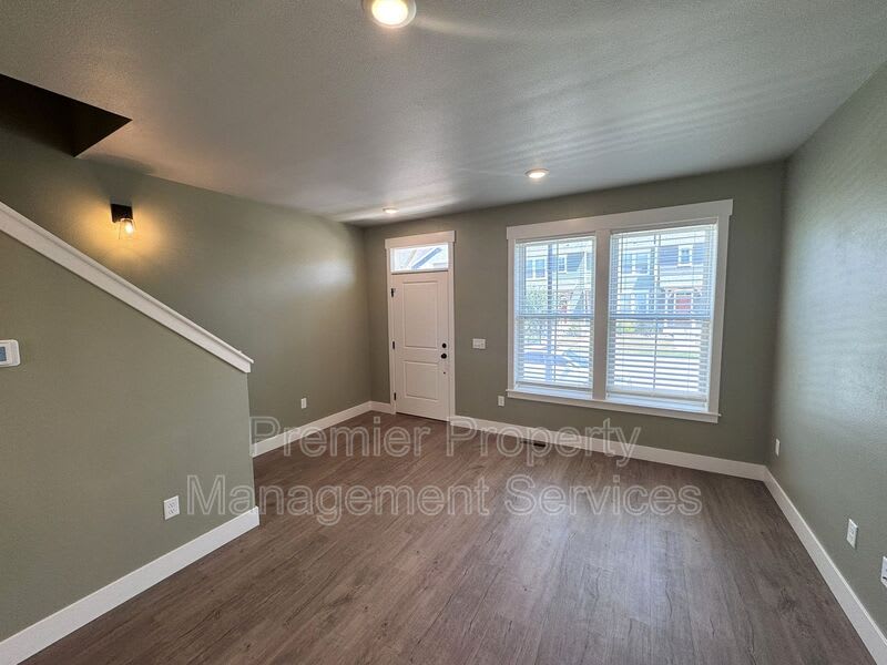 1678 St. George – photo 3