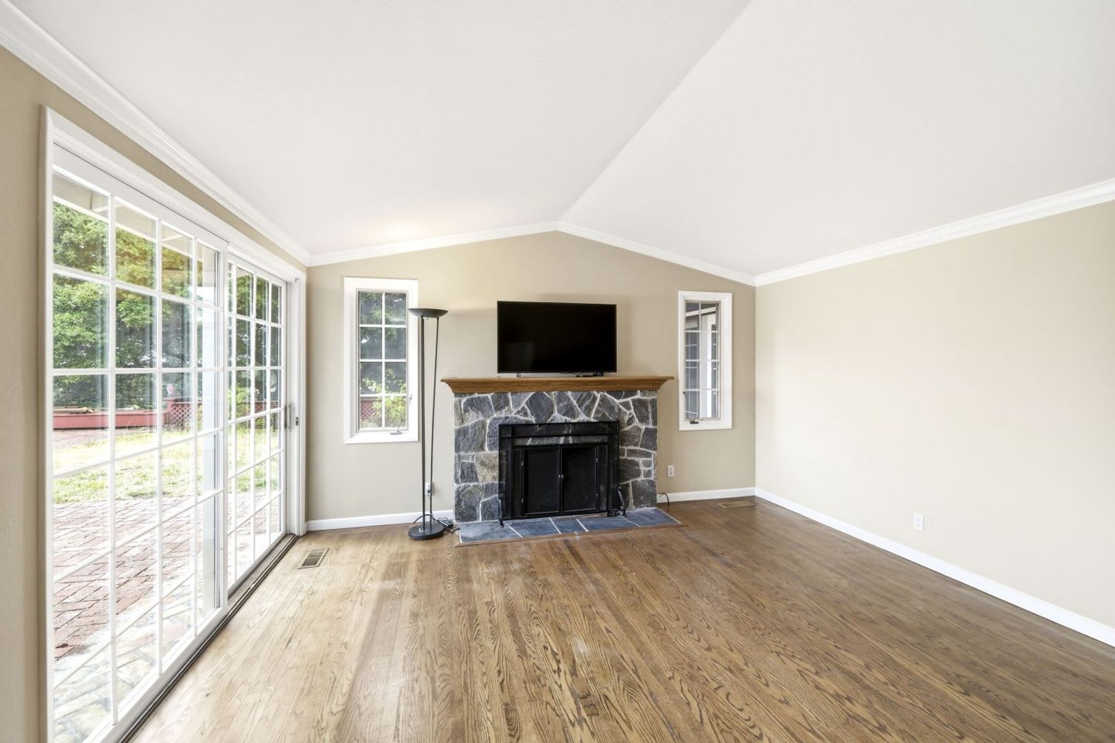 Spacious, Upgraded Mid-Century Ranch with Canyon Views! – photo 2