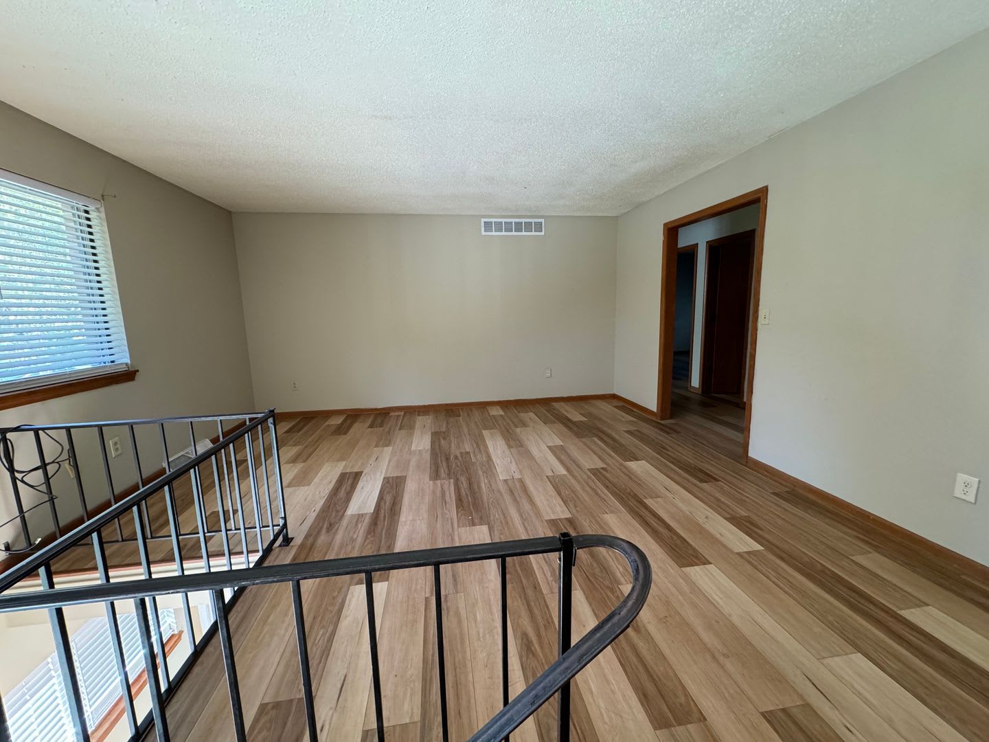 Spacious 3 Bedroom Split Level Duplex – photo 4