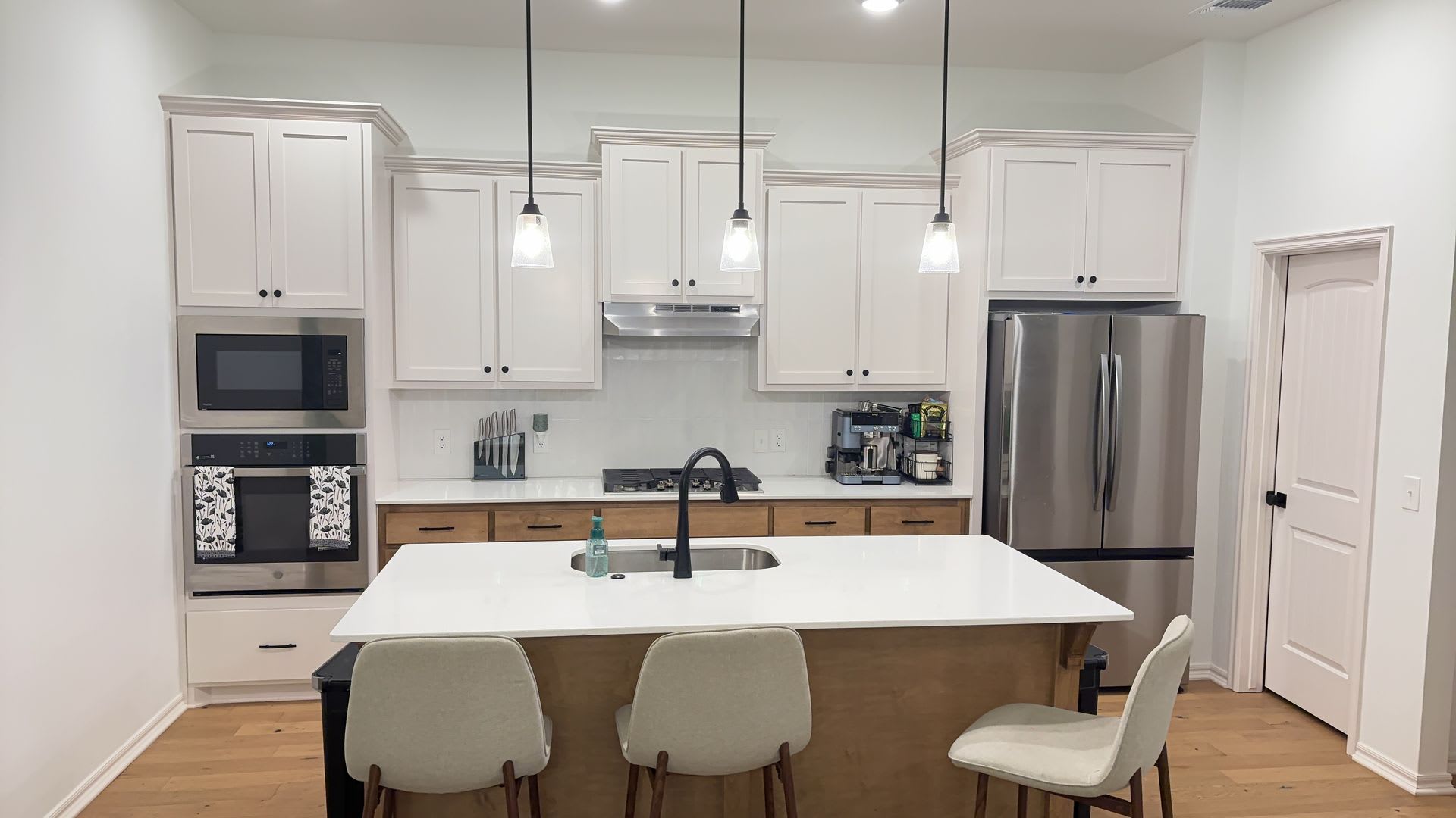 Very Nice 4 Bedroom 2 Bathroom House in Mustang Schools – photo 4