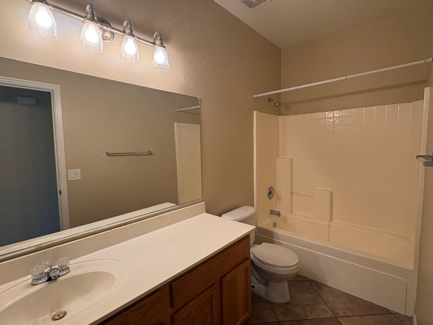 3-Bedroom Surprise Home near ball park – photo 4