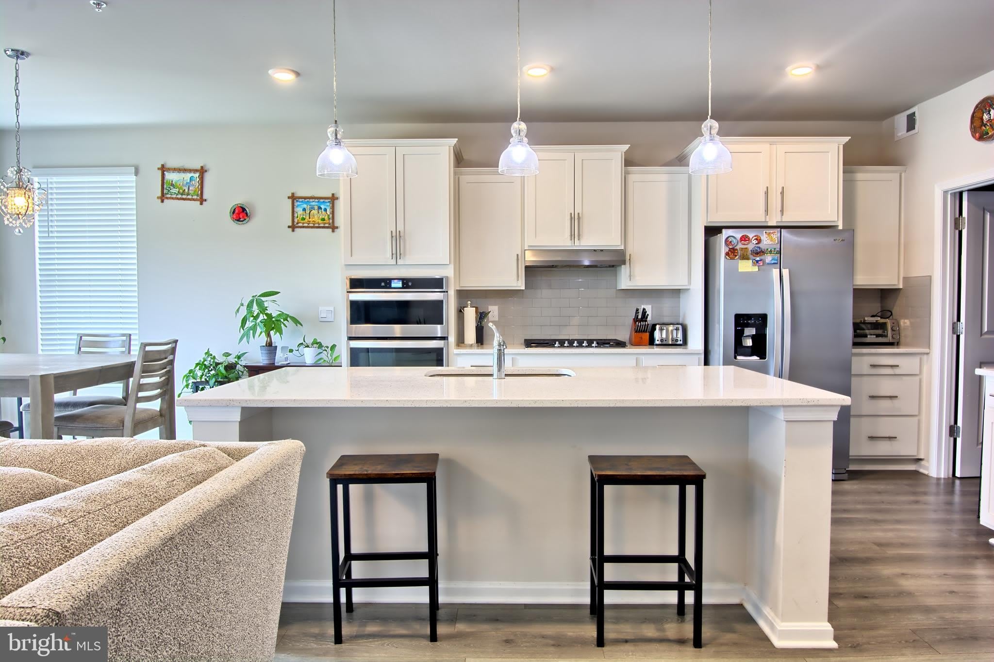689 N CHANDLER Drive – photo 4