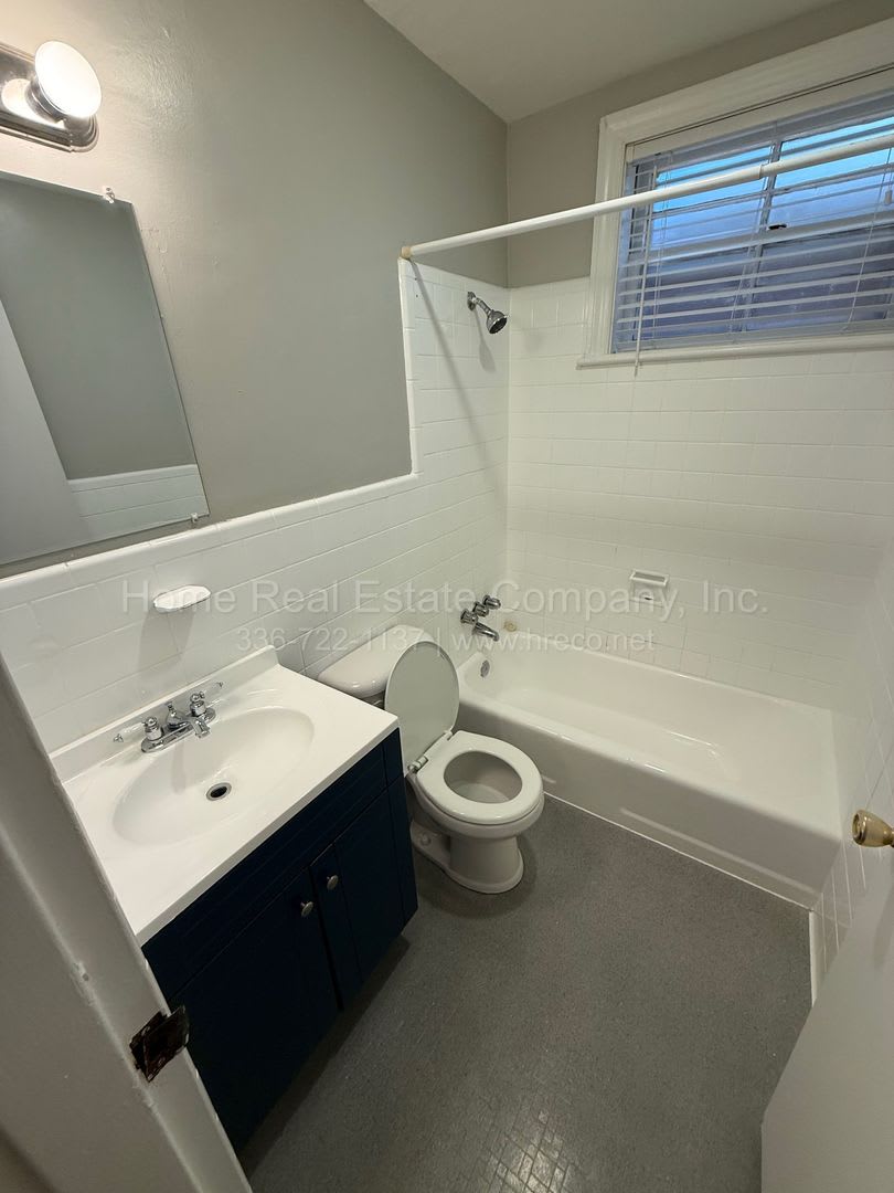 Colonial Arms Apartments – photo 3