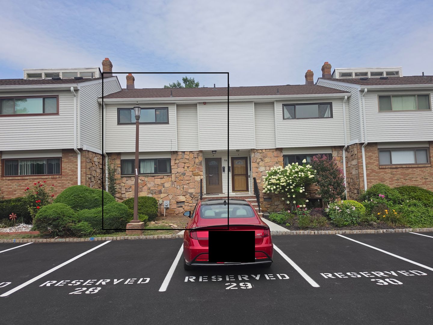 1 410 Sq Ft Plus Finished Basement Updated Well Maintained Townhouse With Lots Of Amenities – photo 2