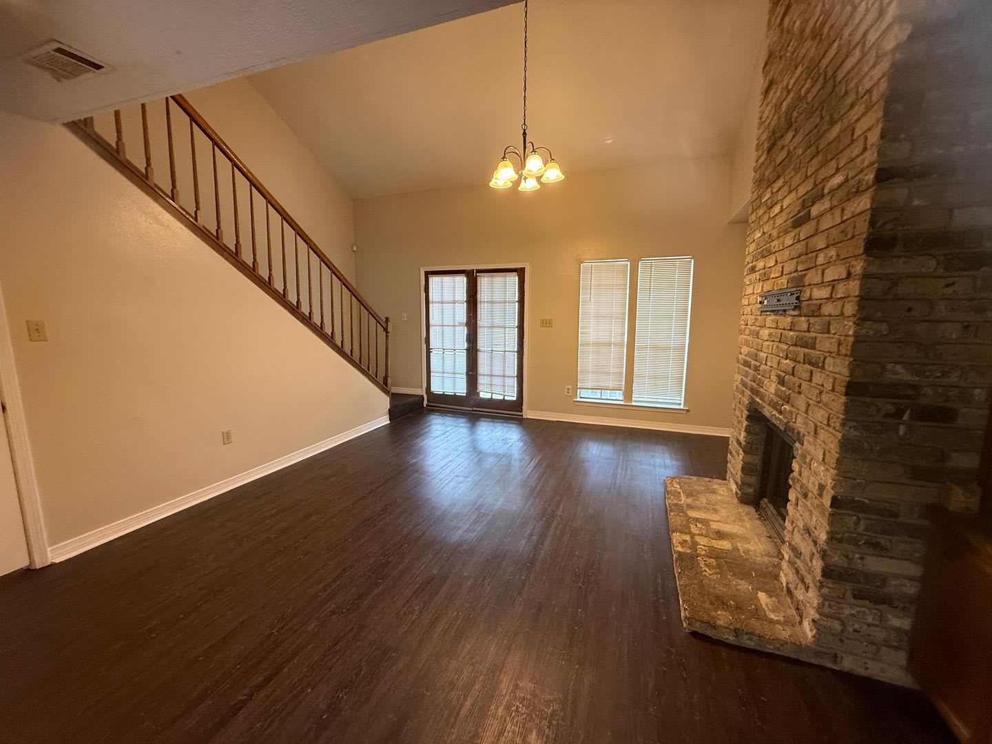 Three Bedroom Townhome off O'Neal Ready to Move-In – photo 3