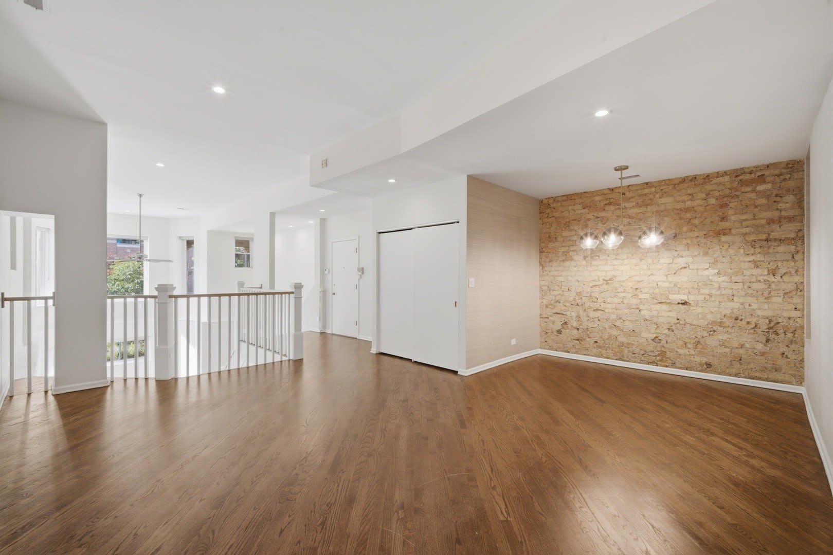 626 W Buckingham Place – photo 4