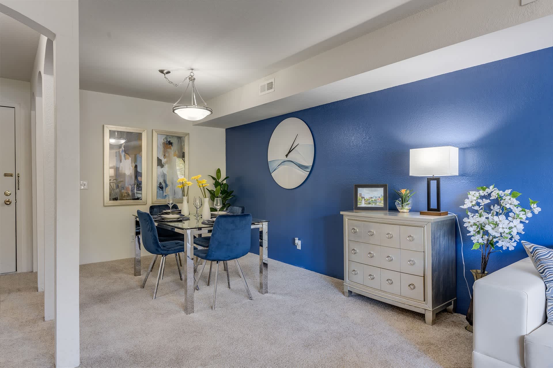 Willow Creek Apartments – photo 3