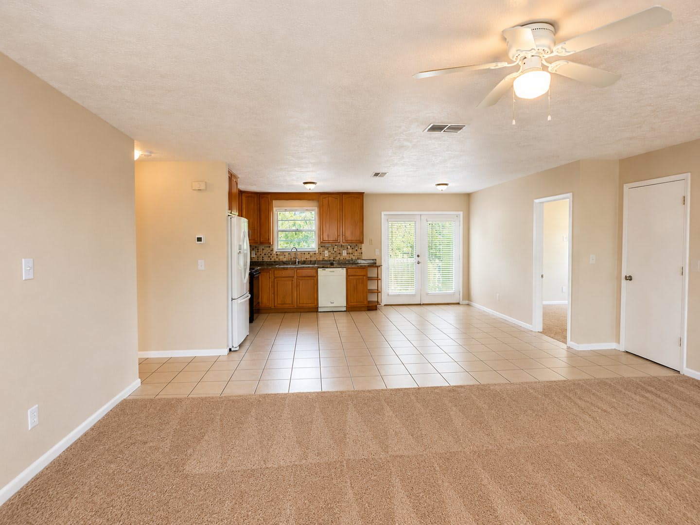 Corner Single Family Home – photo 5