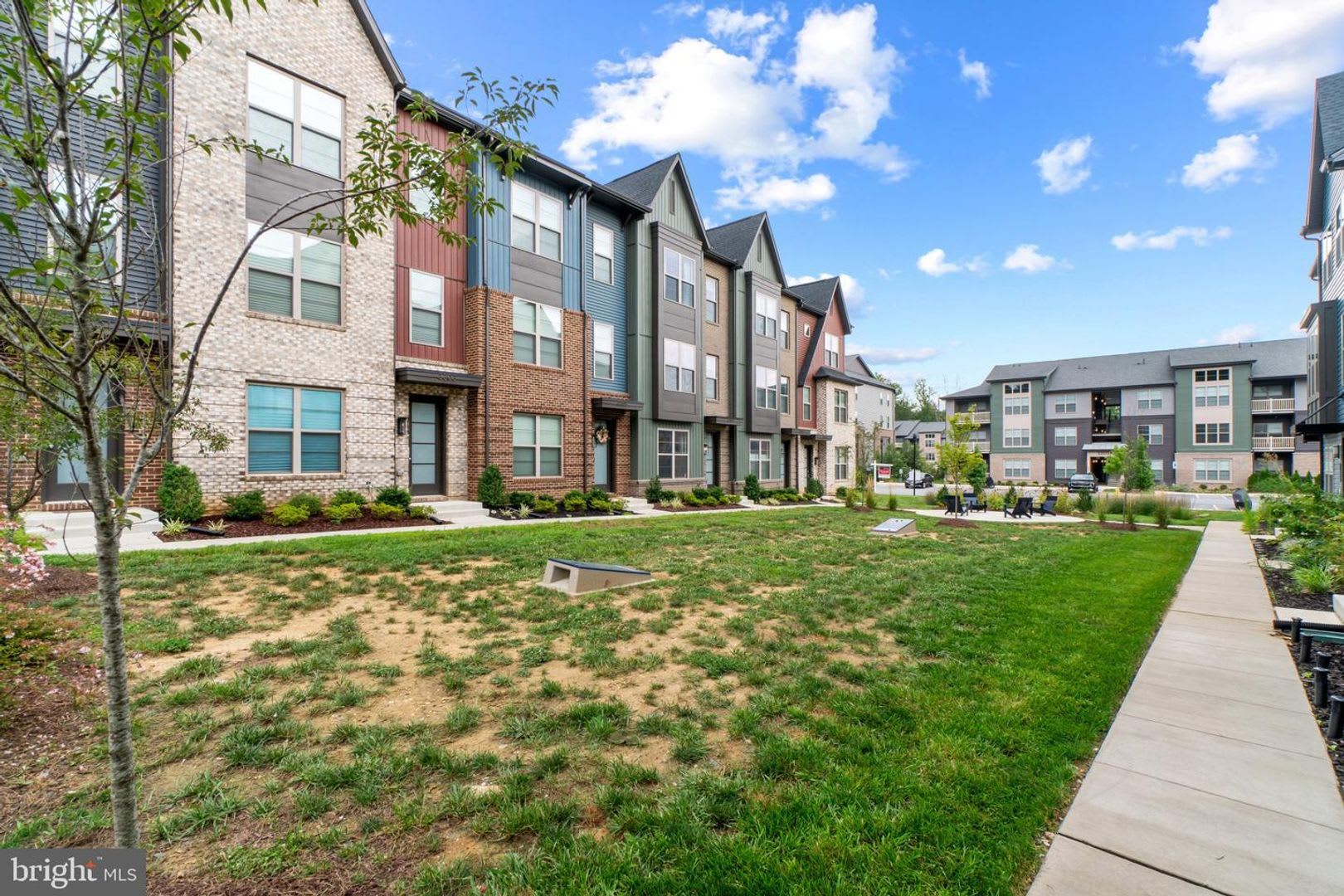 Welcome to this exceptional 3bd 2/2bth home in the Watershed community in Laurel – photo 2