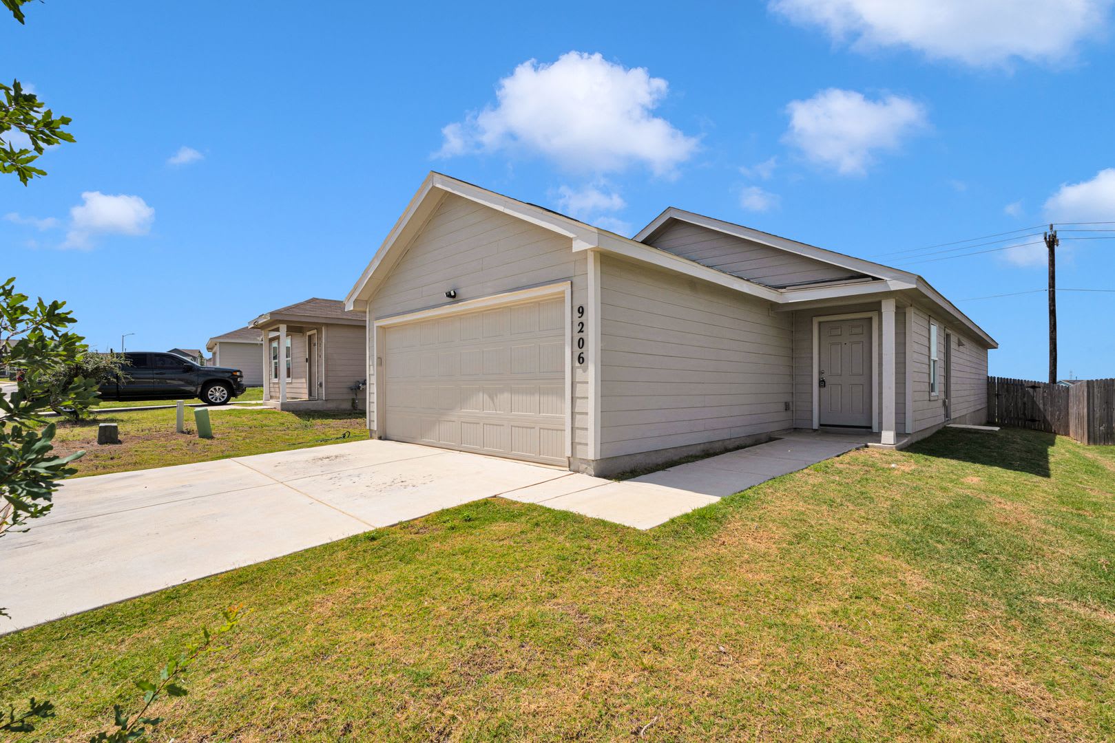 Beautiful Rental Home Located Near 410 And Old Pearsall Rd – photo 1